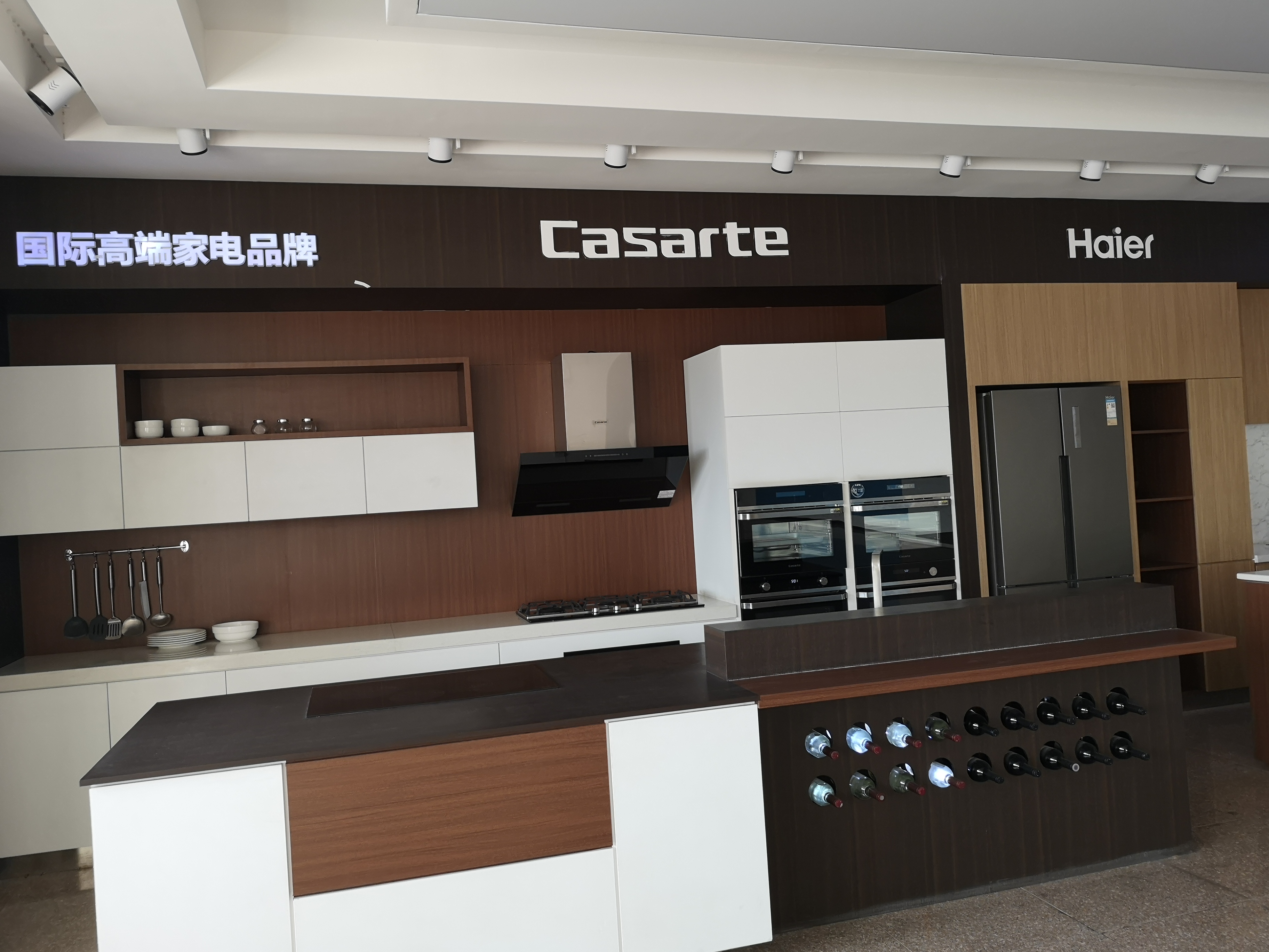 2020年11月13日 應(yīng)邀到海爾做靜電搪瓷技術(shù)交流