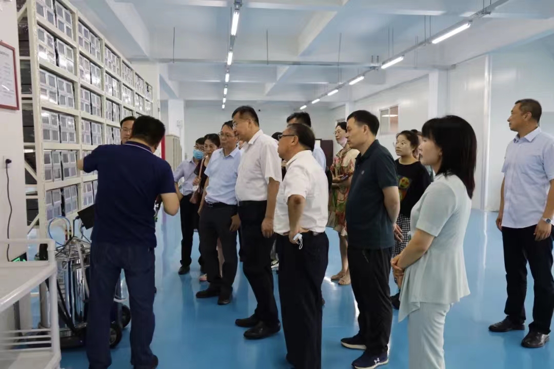 青島市科協(xié)主席帶領(lǐng)青島市級學會服務(wù)團到萊西考察并到中邦指導(dǎo)工作