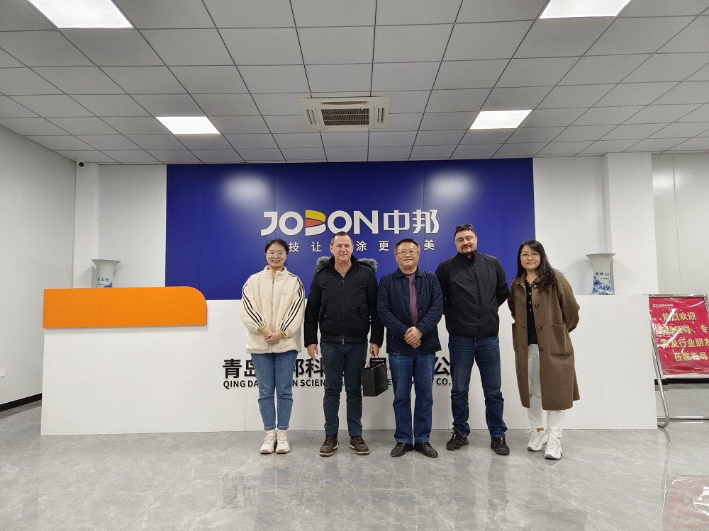 羅馬尼亞來訪客戶豎起大拇指稱贊中邦“很厲害，超過想象的令人滿意”